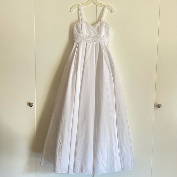 David’s Bridal Pleated Strapless Wedding Dress - Picture 5 of 13